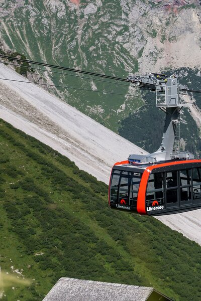 Lünerseebahn in Brandnertal | © Golm Silvretta Lünersee Tourismus GmbH Bregenz, Philipp Schilcher Mountain cable car from Lünersee, going straight up the mountain to Lünersee | © Golm Silvretta Lünersee Tourismus GmbH Bregenz, Philipp Schilcher